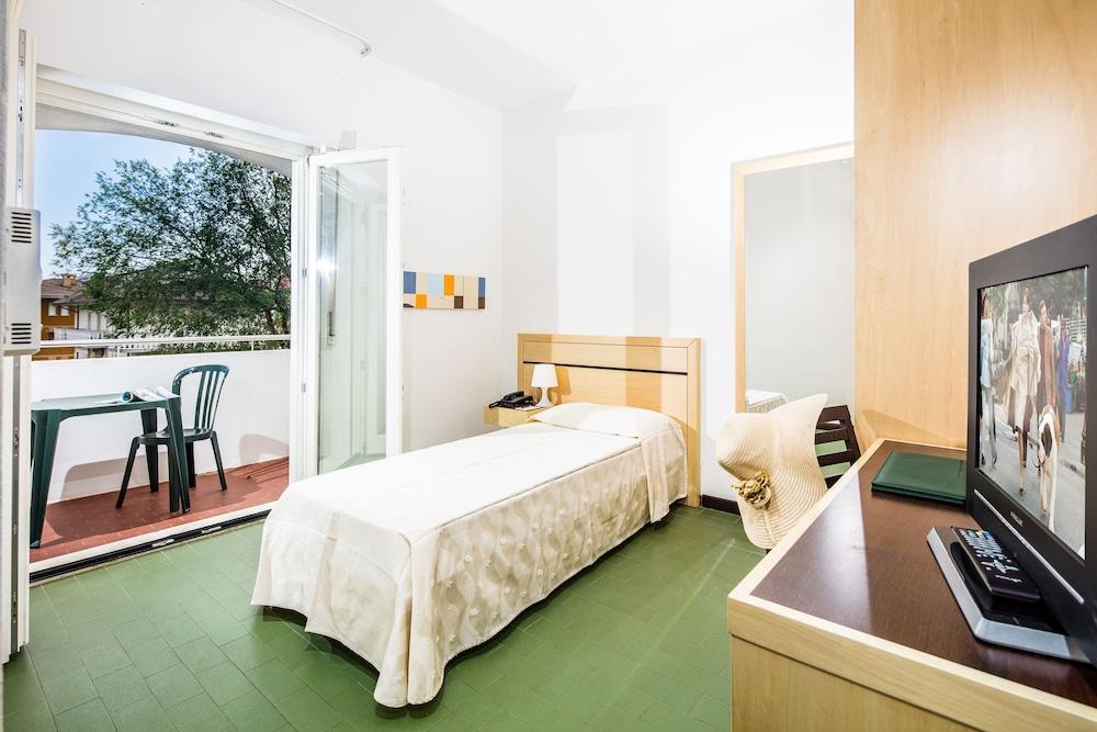 Hotel La Pergola Lignano Sabbiadoro Exterior foto