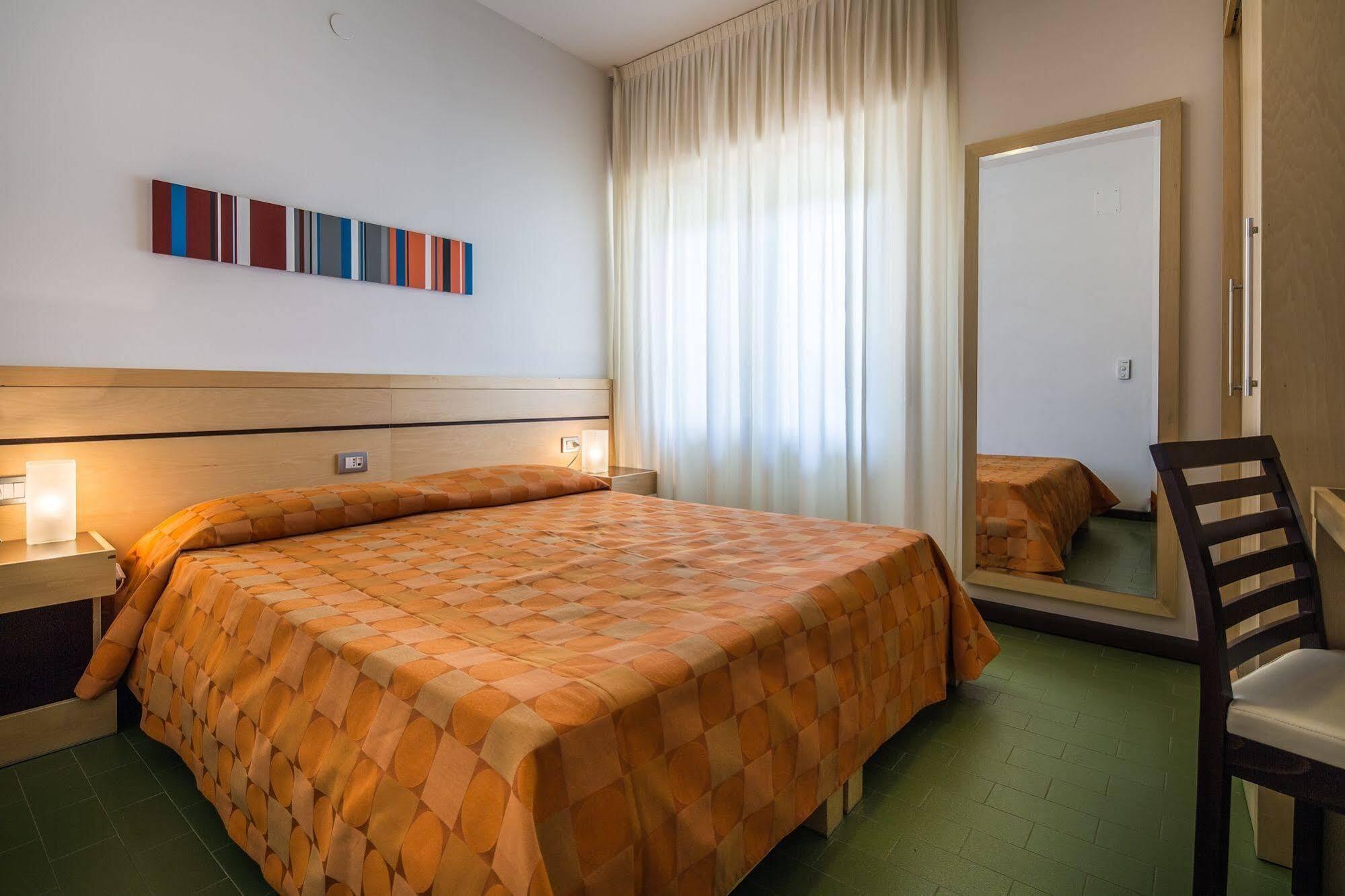 Hotel La Pergola Lignano Sabbiadoro Exterior foto